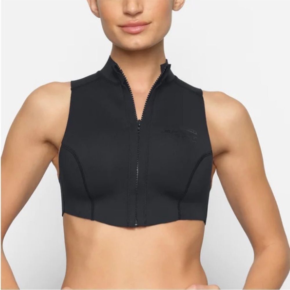 NWT Skims Women’s Sports Swim Black Mock Neck Zip Up Top in Onyx in a size 2X